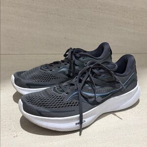 SAUCONY RUNNING SHOES